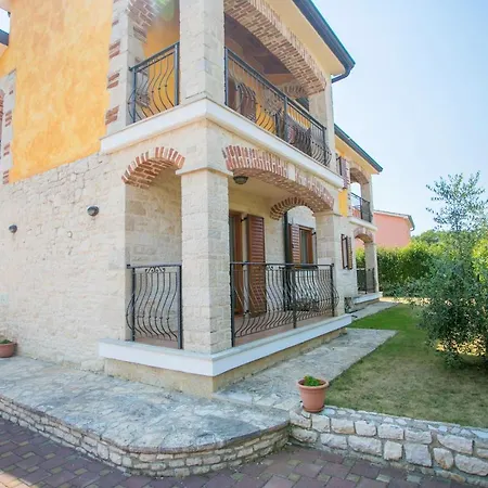 Сasa de vacaciones Family Friendly House With A Swimming Pool Buici, - 19720