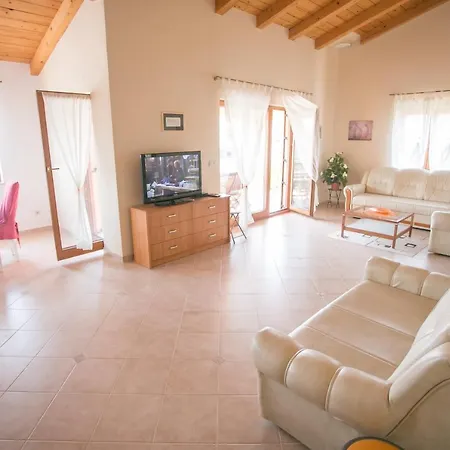 Сasa de vacaciones Family Friendly House With A Swimming Pool Buici, - 19720 *