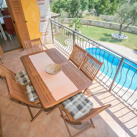 Family Friendly House With A Swimming Pool Buici, - 19720 Сasa de vacaciones *
