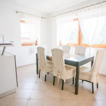 Family Friendly House With A Swimming Pool Buici, - 19720 Сasa de vacaciones